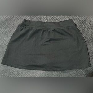 Classic Black mini skort size M in Juniors